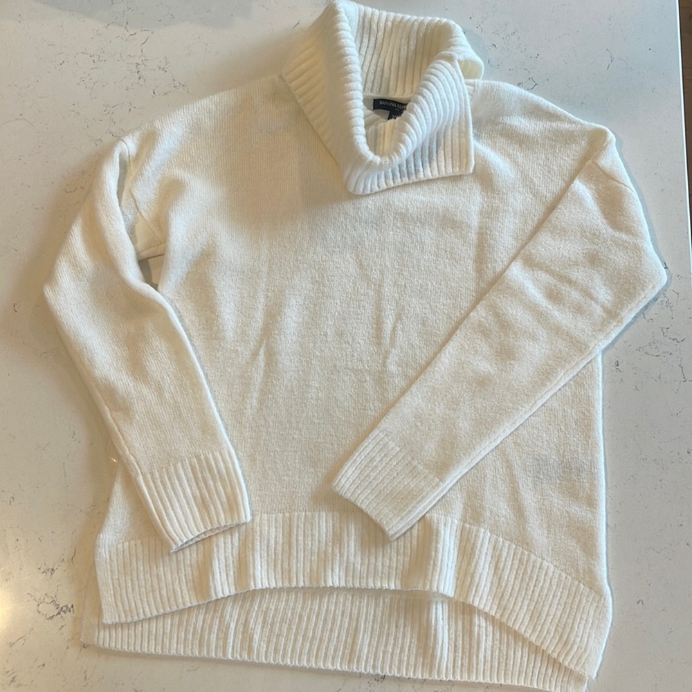 Banana Republic White Turtle Neck Sweater